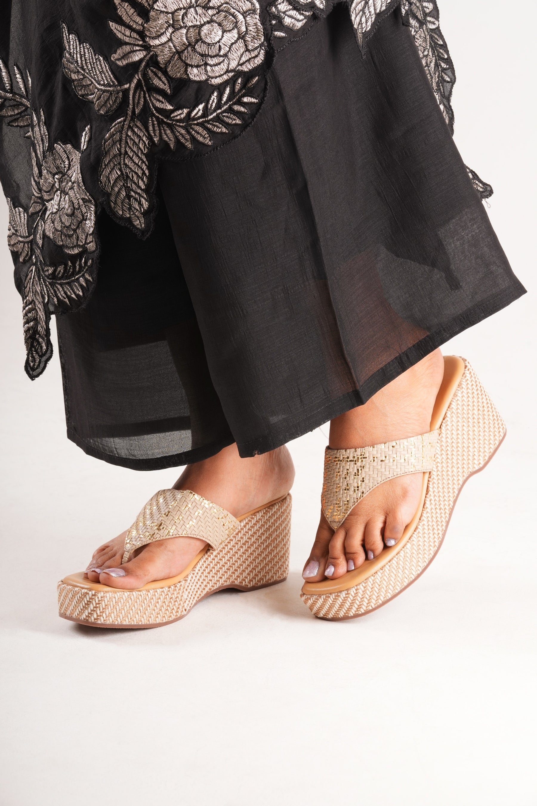Inaaya Jute Wedges - Beige Gold