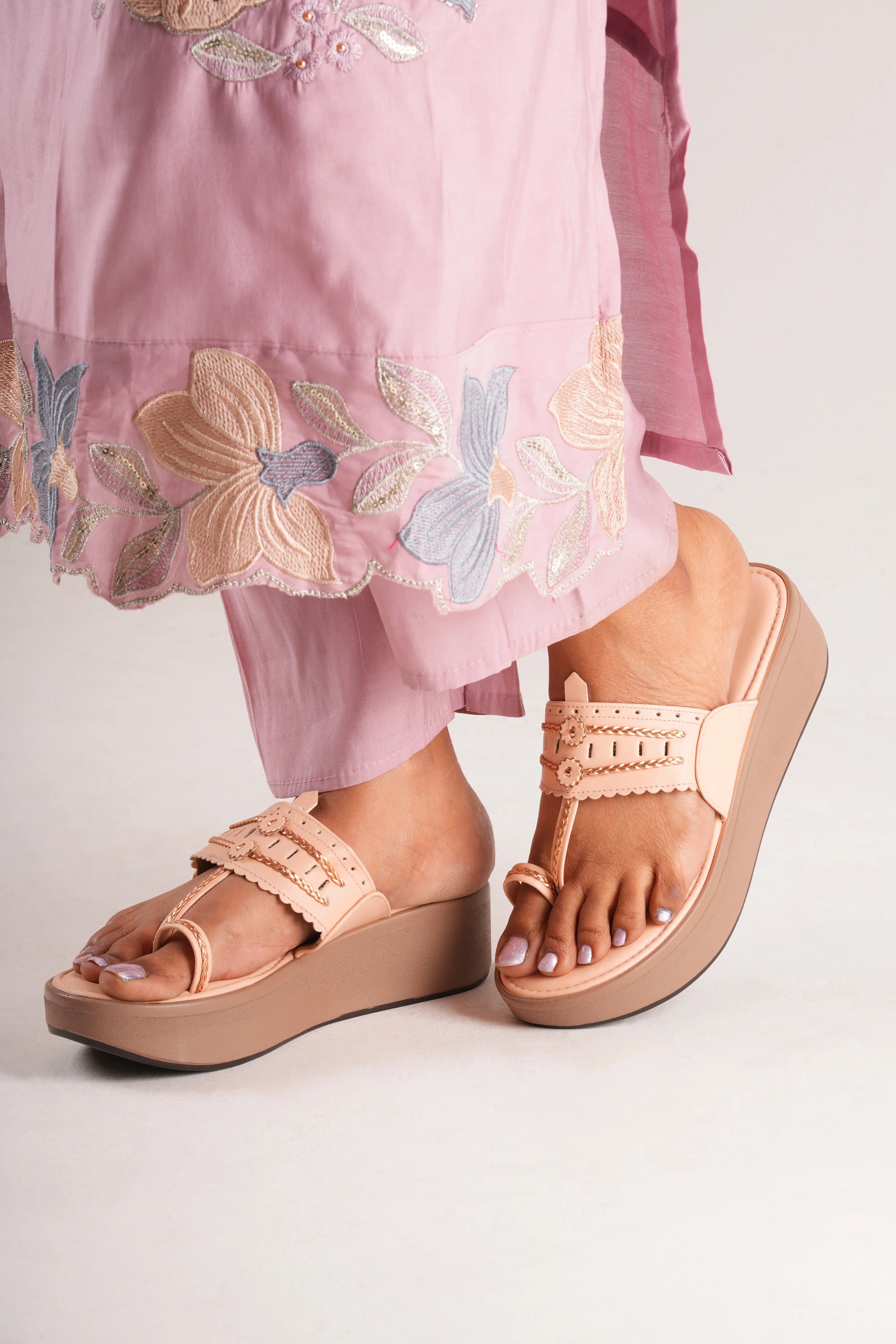 Inaayat kolhapuri wedges