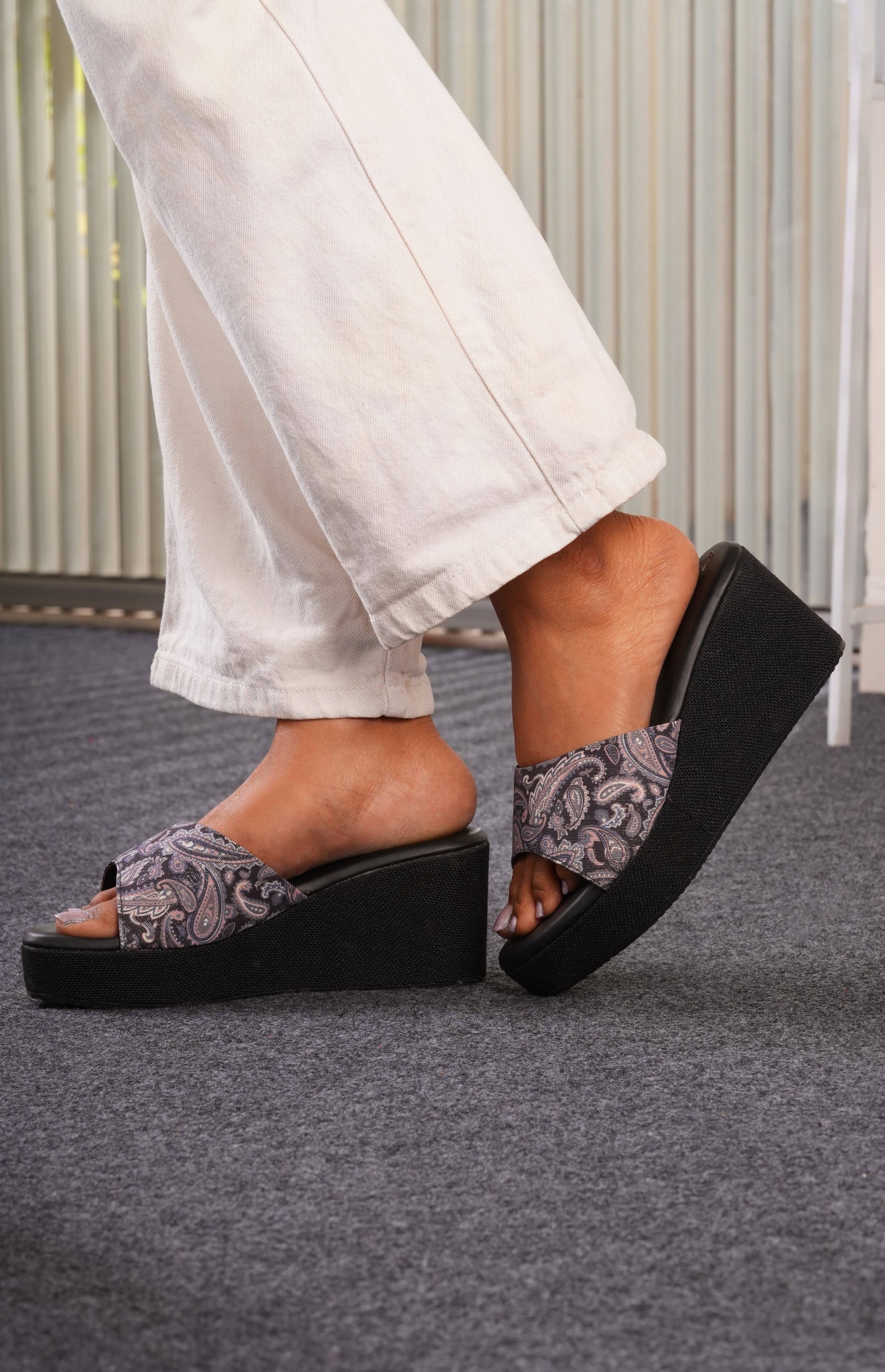 Bloombeige wedges