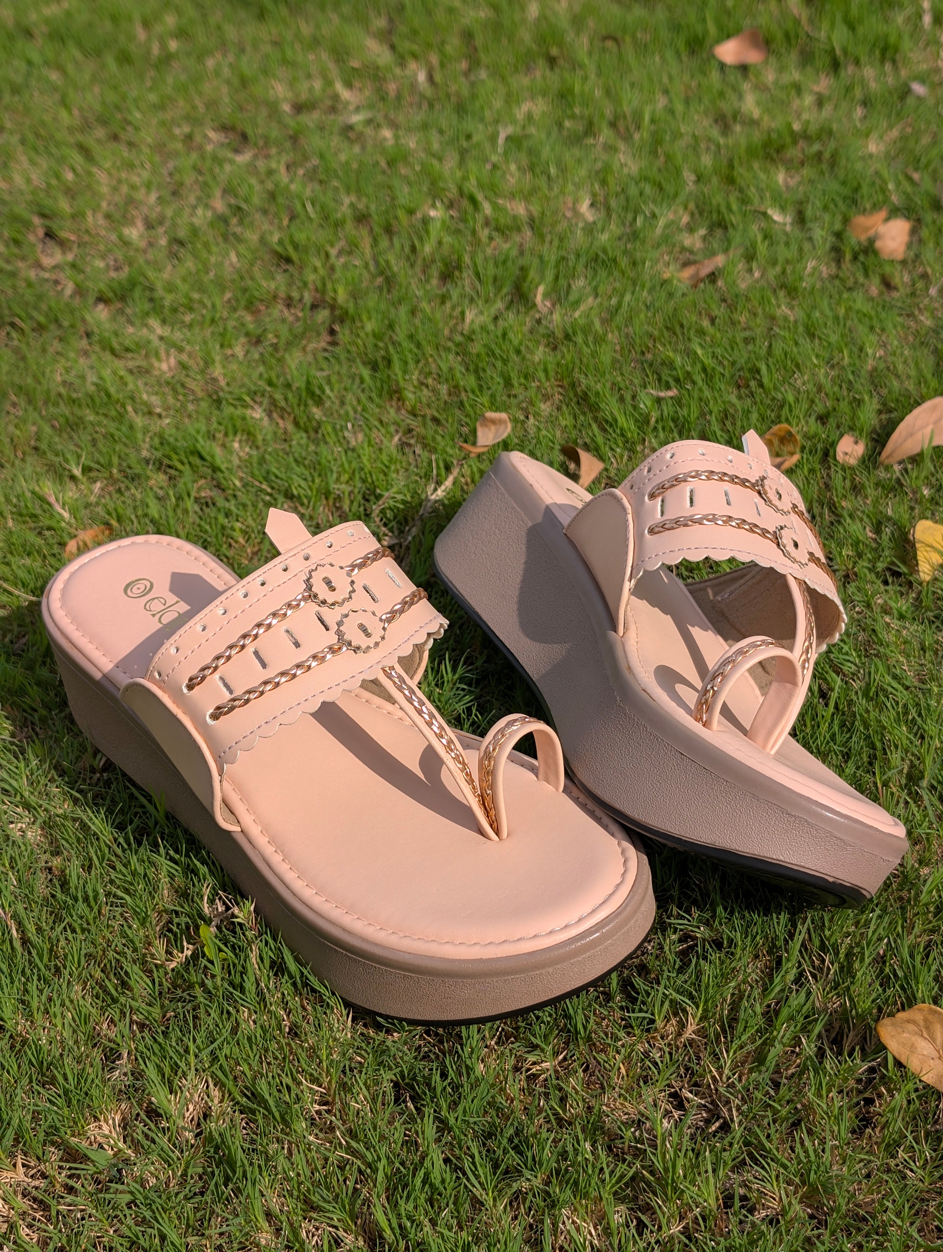 Inaayat kolhapuri wedges