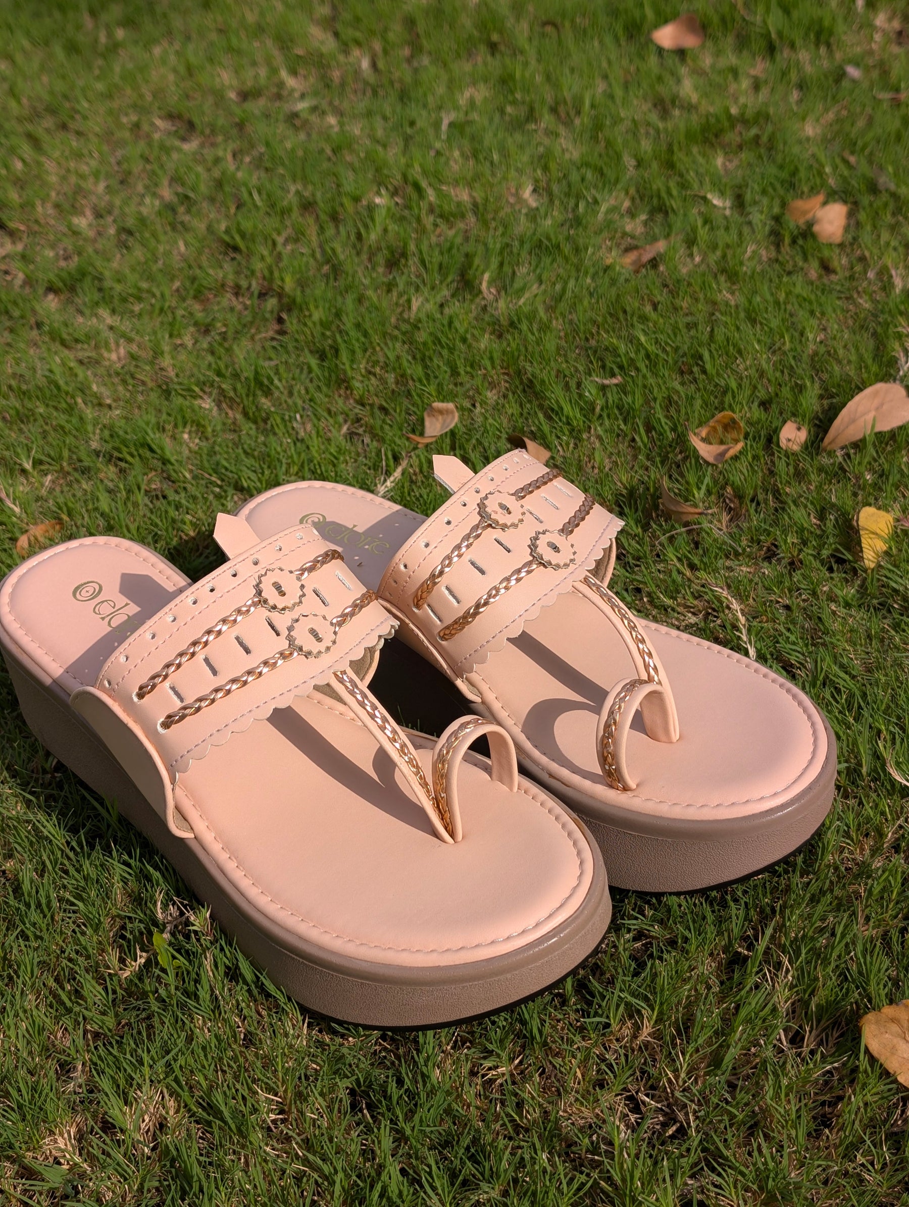 Inaayat Kolhapuri Wedges - Peach