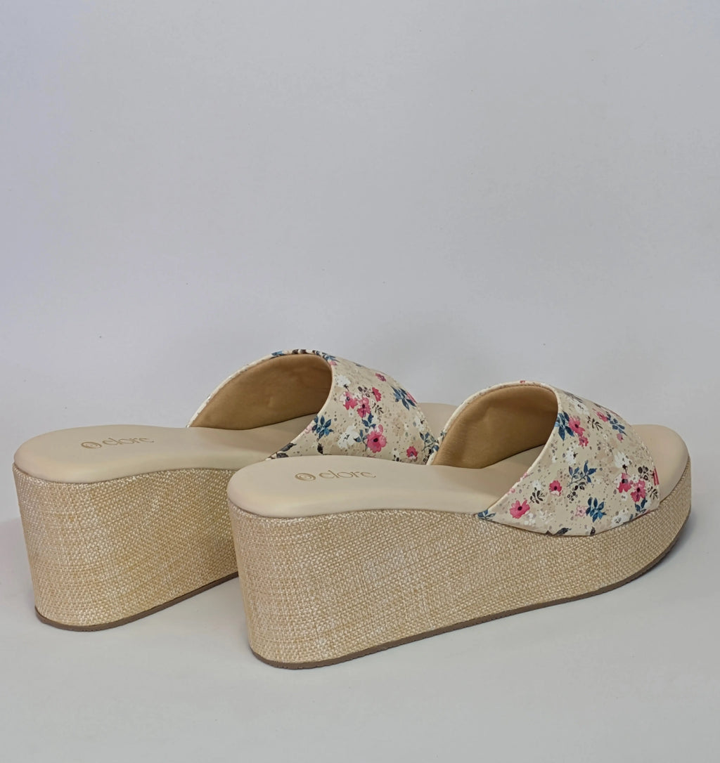 Bloombeige wedges